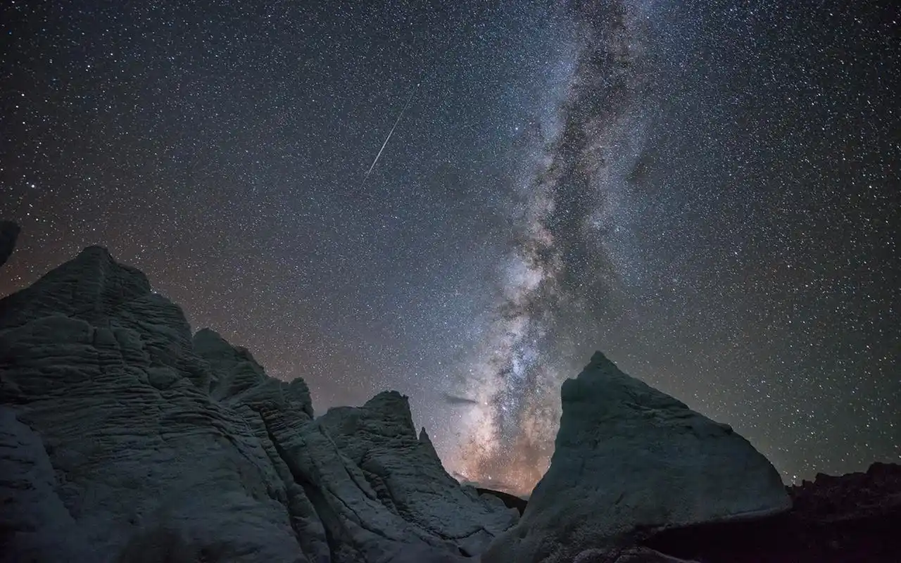 绝美西藏星空高清桌面壁纸