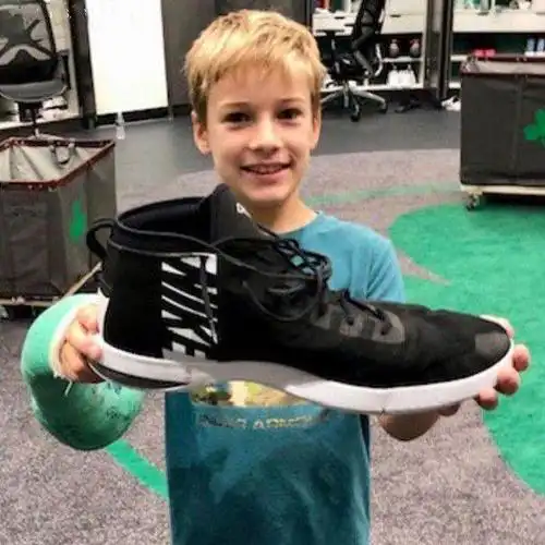 nba巨人的脚有多大姚明53码只能垫底2米31新秀的鞋57码如帆船