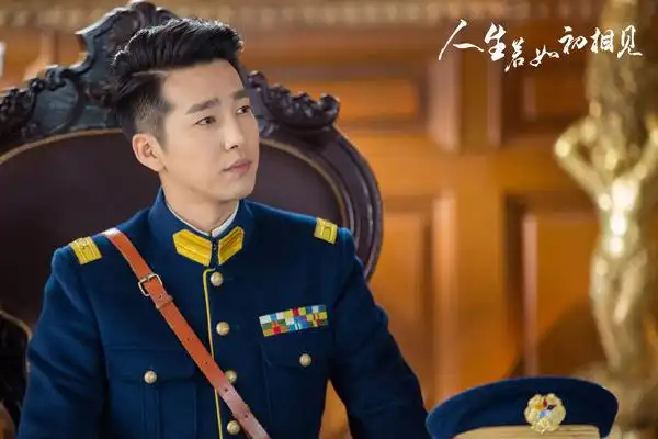 邹廷威《人生》完美诠释易家二少 军装造型获赞