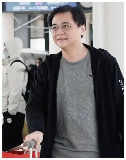 高峰深夜分享的照片无疑引发了粉丝们的垂涎欲滴,对此颇为羡慕.