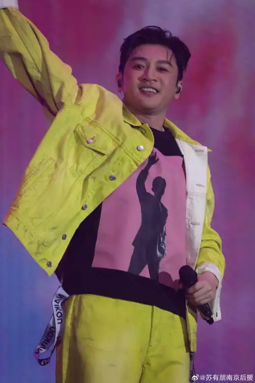 苏有朋超话#苏有朋在多重宇宙中遇见你演唱会#我们短暂交错,潮起潮落