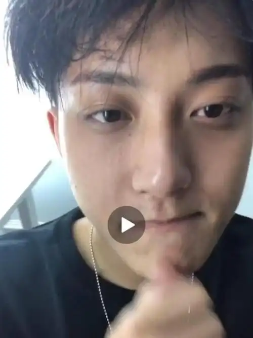 黄子韬素颜曝光看到他的月球表面脸粉丝真的是同一人吗