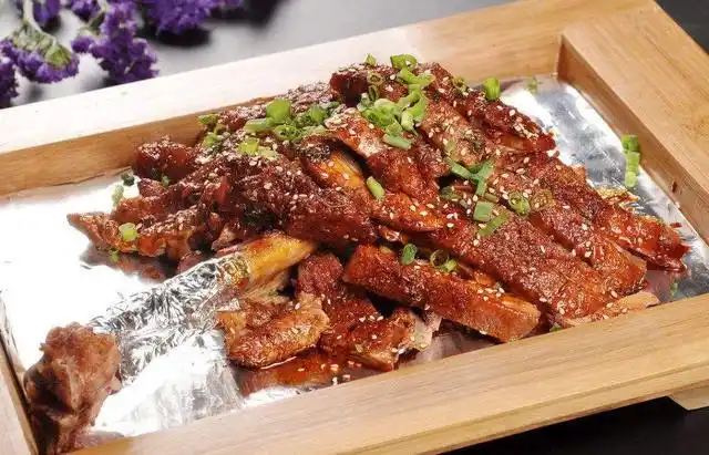 大厨教你做正宗手抓羊排!不腻不膻,肉味鲜美!