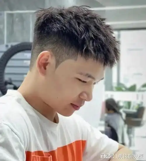 头顶稀疏男生的福音烫发新招轻松打造浓密感