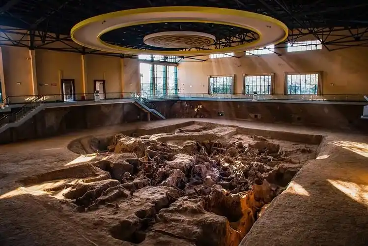 大冶市境内的矿冶遗存多达135处,铜绿山古铜矿遗址被人们认为是采冶