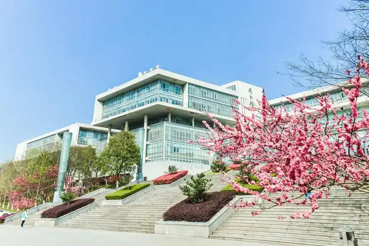 同学们到南工大求学,就能亲身体验高端智库,创新社区和现代都市大学的