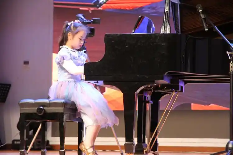 "黑白键上的舞者"首届小学生音乐文化节钢琴专场音乐会