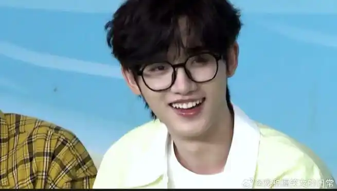 丁程鑫戴眼镜好奶##果然是时代少年团的心头镜##女大有自己的早八三