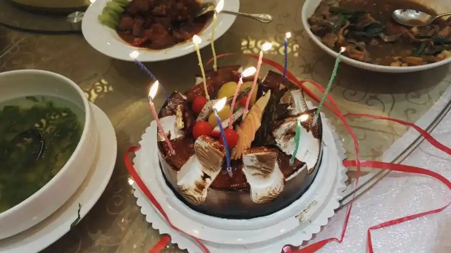 大鹏酒店员工生日聚餐