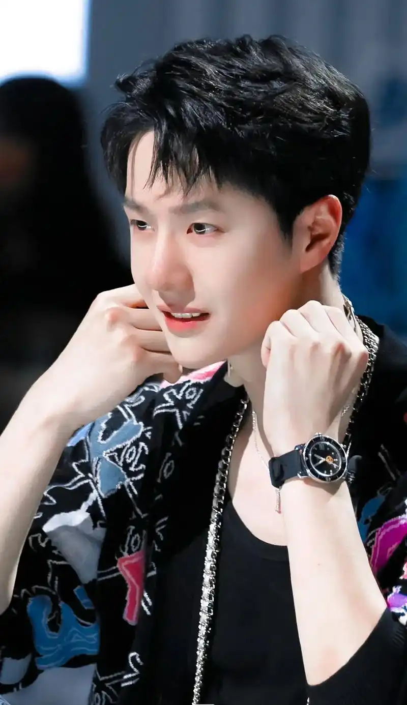 王一博9315.一组关于一博的帅照,酷酷的大男孩!99一博, - 抖音