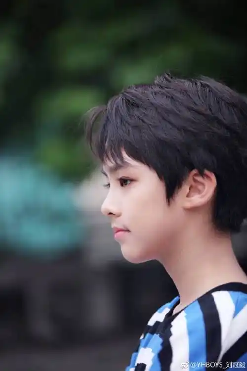 飞熊等你撩#开屏活动→刘冠毅超话学霸主唱刘冠毅,来自乐华少年.