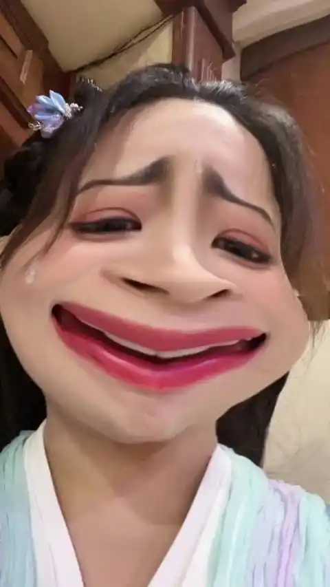 杨超越沉迷丑脸特效不能自拨,还能不能有点偶像包袱了