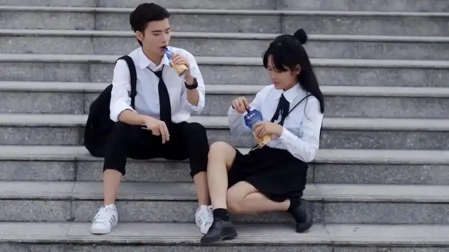 【微电影】《下课》——别忘记,有人爱着你 大学生原创微电影_哔哩