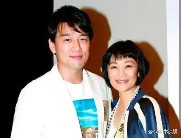 娶房东当老婆,23年零绯闻,如今靠"骚浪贱"爆红,王耀庆太上头