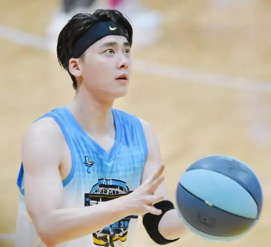 李易峰空降《我要打篮球》超话,在线翻牌积分互助,网友炸开锅