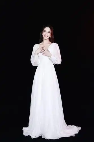 陈欣予一袭白裙拍写真素雅迷人身姿婀娜翩跹起舞似出尘仙子