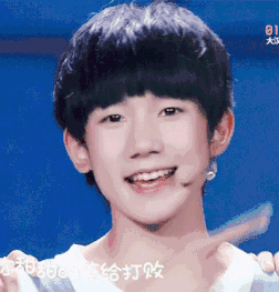 锅盖头的王源就像月饼一样又甜又圆,自从王源十几岁出道以后,每一次