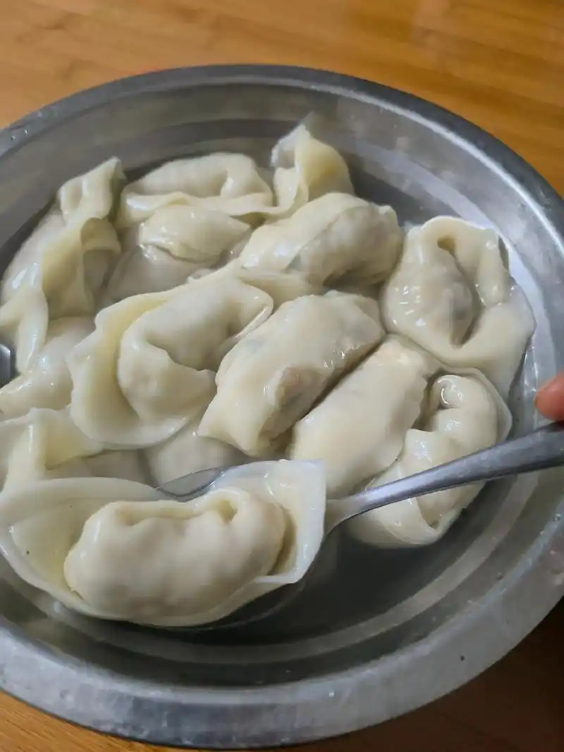 吃着妈妈包,爸爸煮的饺子,心里感慨万千.我的妈妈2019年底 - 抖音