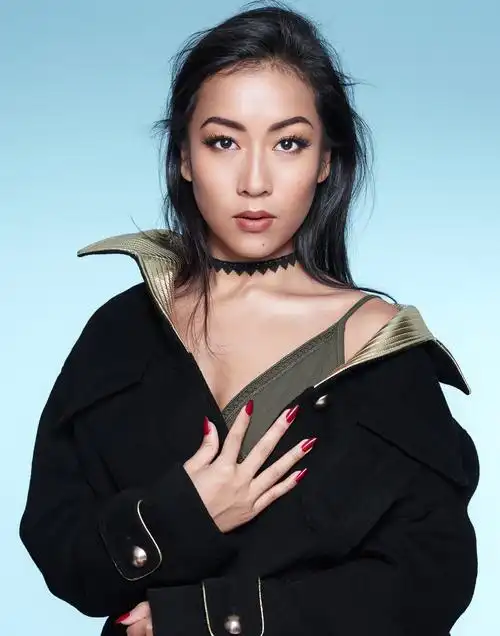 吉克隽逸撞脸杨紫琼网友评论别说还真挺像的