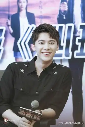 不知道有没有跟我同感的人,李易峰笑起来真的好好看!