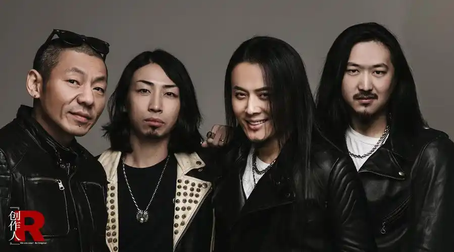 面孔乐队 摇滚的真正盛世##面孔乐队# 大型电子游戏机厅,东墙放着