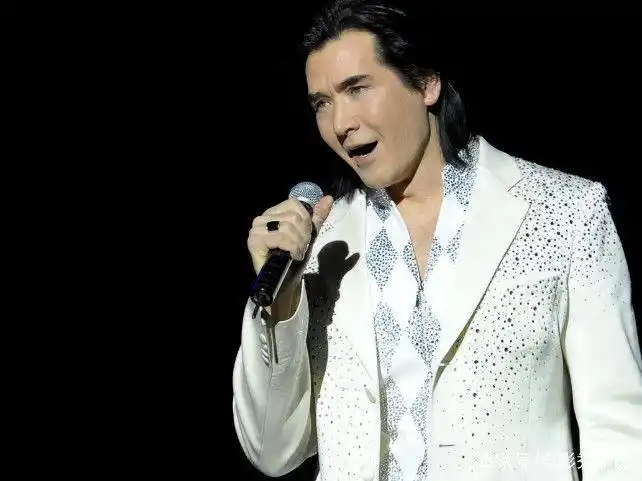 当58岁的费翔遇上57岁的刘德华网友感叹没整过的脸就是好看