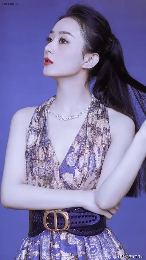 赵丽颖穿仙女裙写真 ,回眸一瞬显淡雅之风,真好看