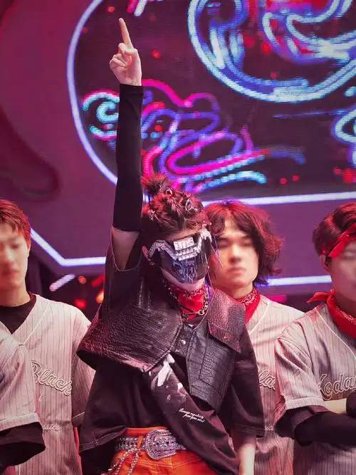 陆柯燃蒙面舞王丨热爱永不止步