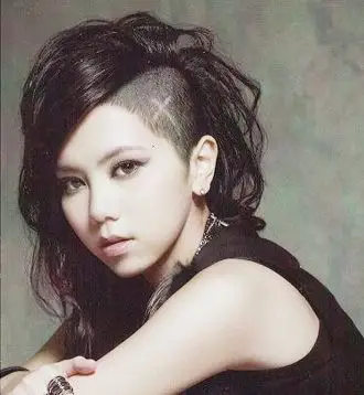 邓紫棋单边铲青发型图片 90后潮女惊艳