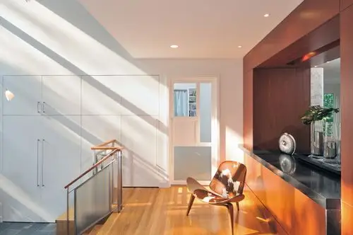 现代风格别墅玄关高采光门窗设计装修效果