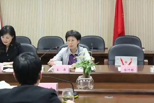 区审管办赵海霞主任,娄莹副主任及各科室负责人和各位代表委员进行了