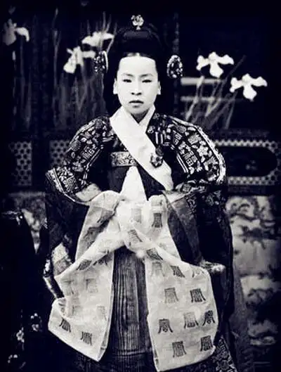 她是袁克文的生母,朝鲜贵族,袁世凯10个老婆中唯一的殉情者