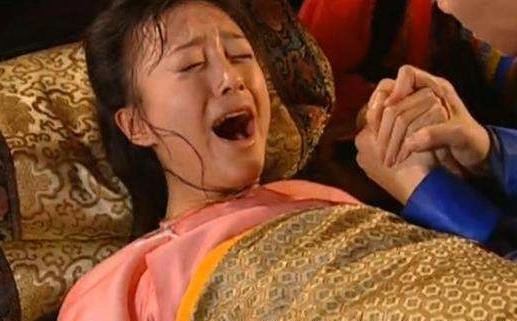 古代女人生孩子的方式,看完后让人直呼:太不容易了!