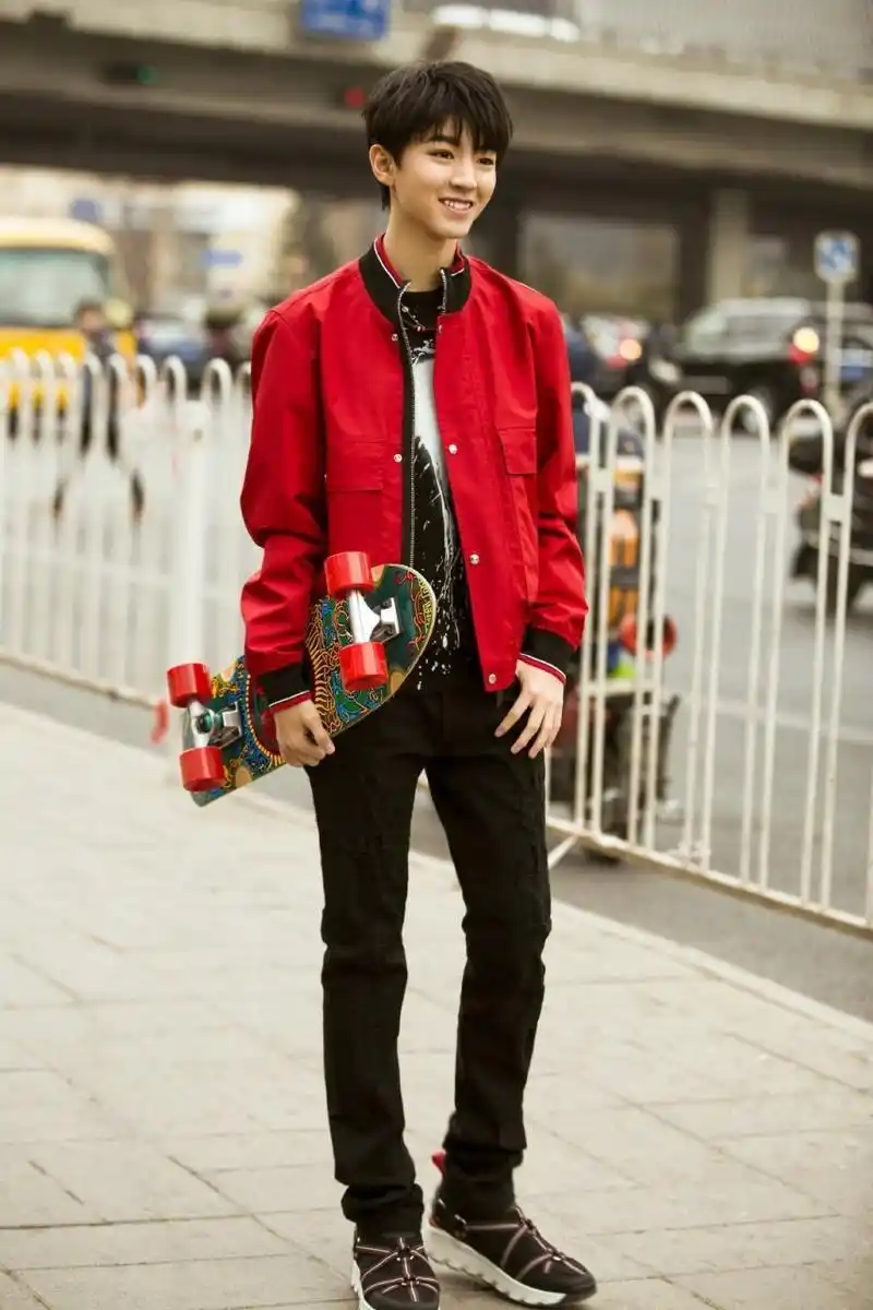 当年十几岁的王俊凯出道即巅峰