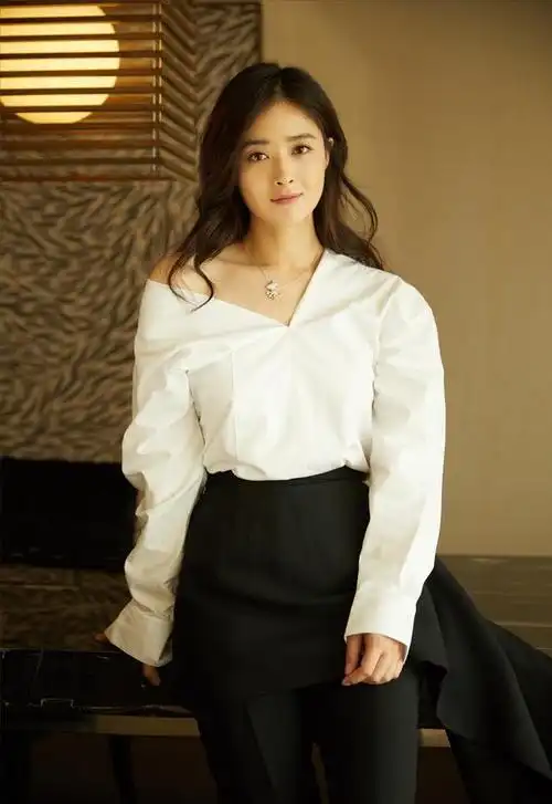 善恶到头终有报!40岁无人敢娶的蒋欣,彻底活成了一个笑话?