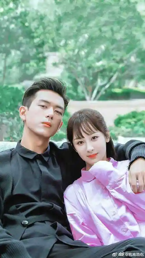 亲爱的热爱的佟年韩商言情侣壁纸