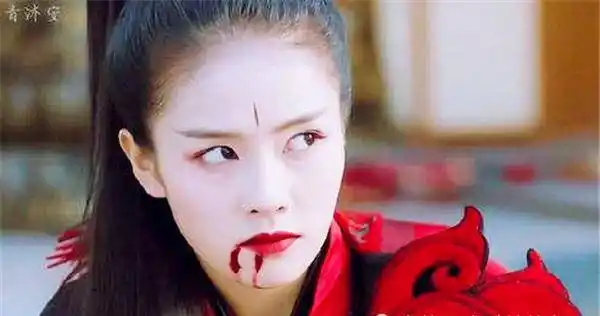 原创女星吐血大比拼躲过锦觅避开花千骨看到她却莫名想笑