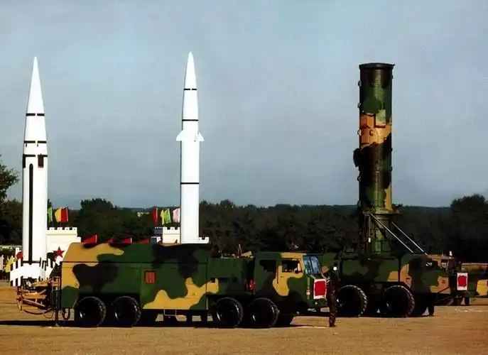 我国已经公开的现役导弹中,东风-11,东风-15射程在1000公里之内,东风