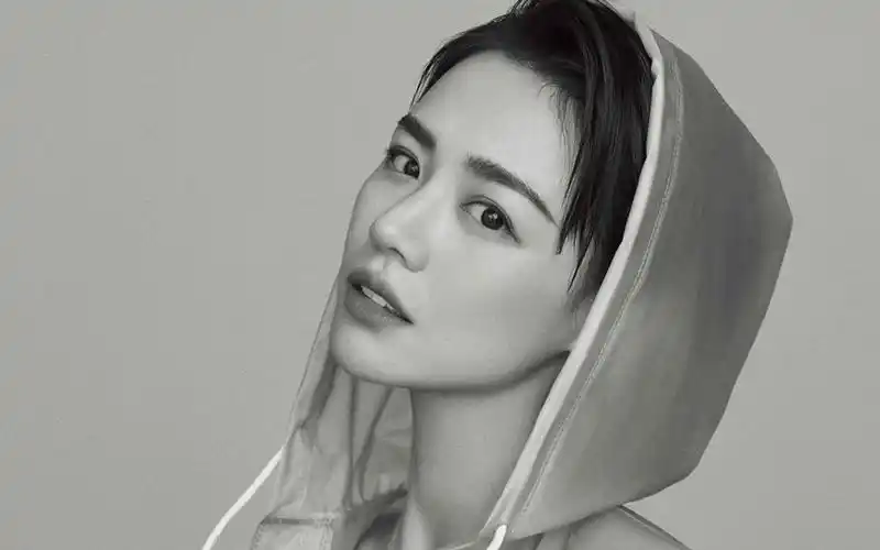 马思纯黑白质感时尚写真桌面壁纸