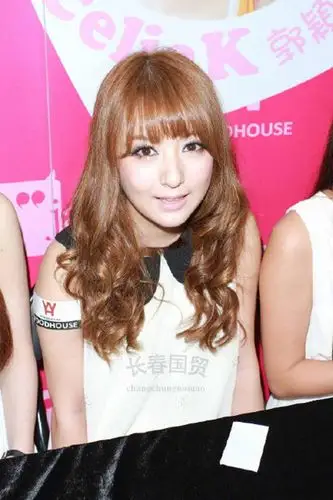 长春国贸晒一组方媛刚出道时的旧照.