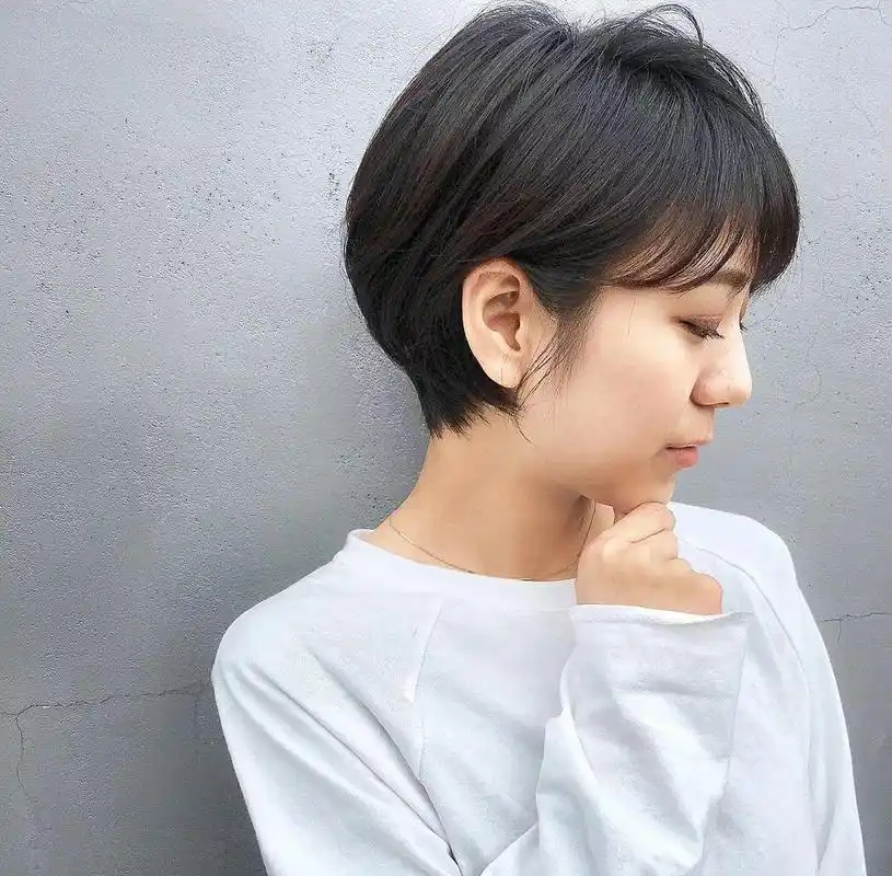 圆脸适合的短发圆脸女生合适什么短发