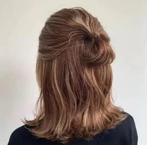 中短发半扎发丸子头图片时尚可爱出门美美哒