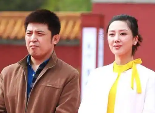 在登上舞台后,孙涛取得了不错的成绩,许多人都认识他,这离不开妻子的