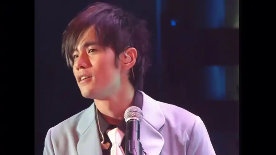 帅惨了#周杰伦  #2004无与伦比演唱会