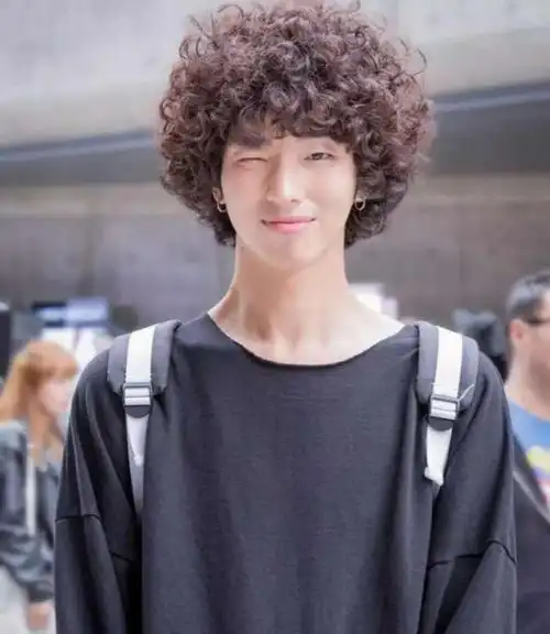 男士中长发应该选择什么烫法