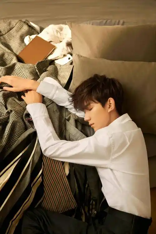 王源:无限遨游吧,无论田野还是穹苍_音乐_实体_客厅