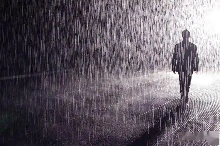 蔚蓝的天空淋雨