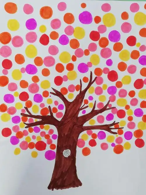 实小幼儿园大二班《奇妙的圆点画》