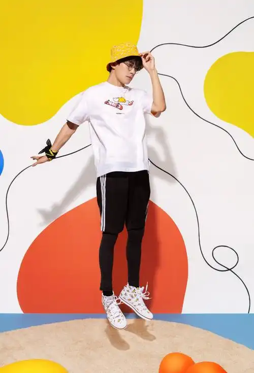 易烊千玺adidasneo品牌代言人