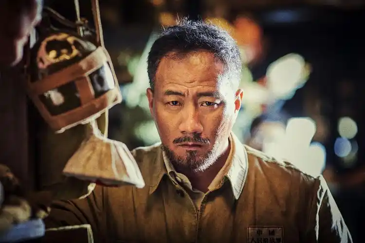 二,中年硬汉演员才是主流